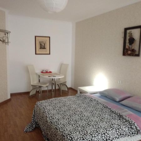 Apartment On Akademika Sakharova Ивано-Франковск Экстерьер фото